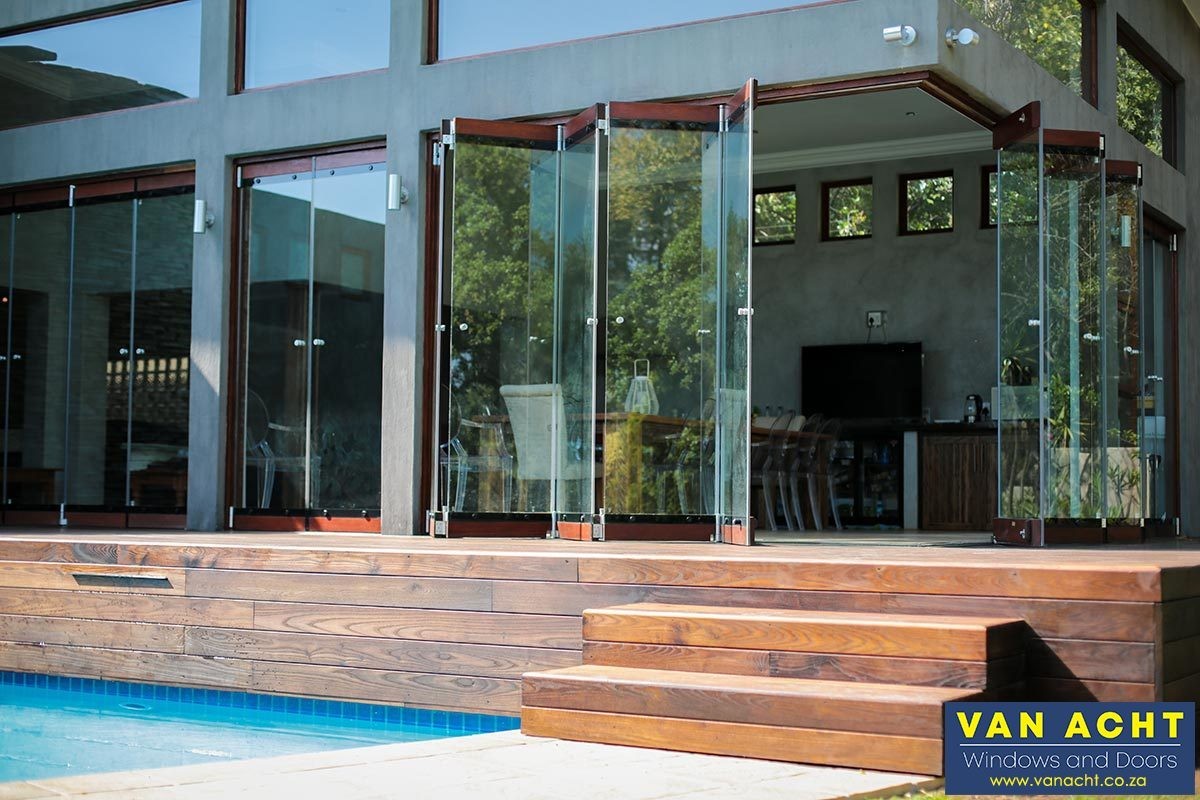 aluminium-sliding-door-timber-deck-outdoor-living