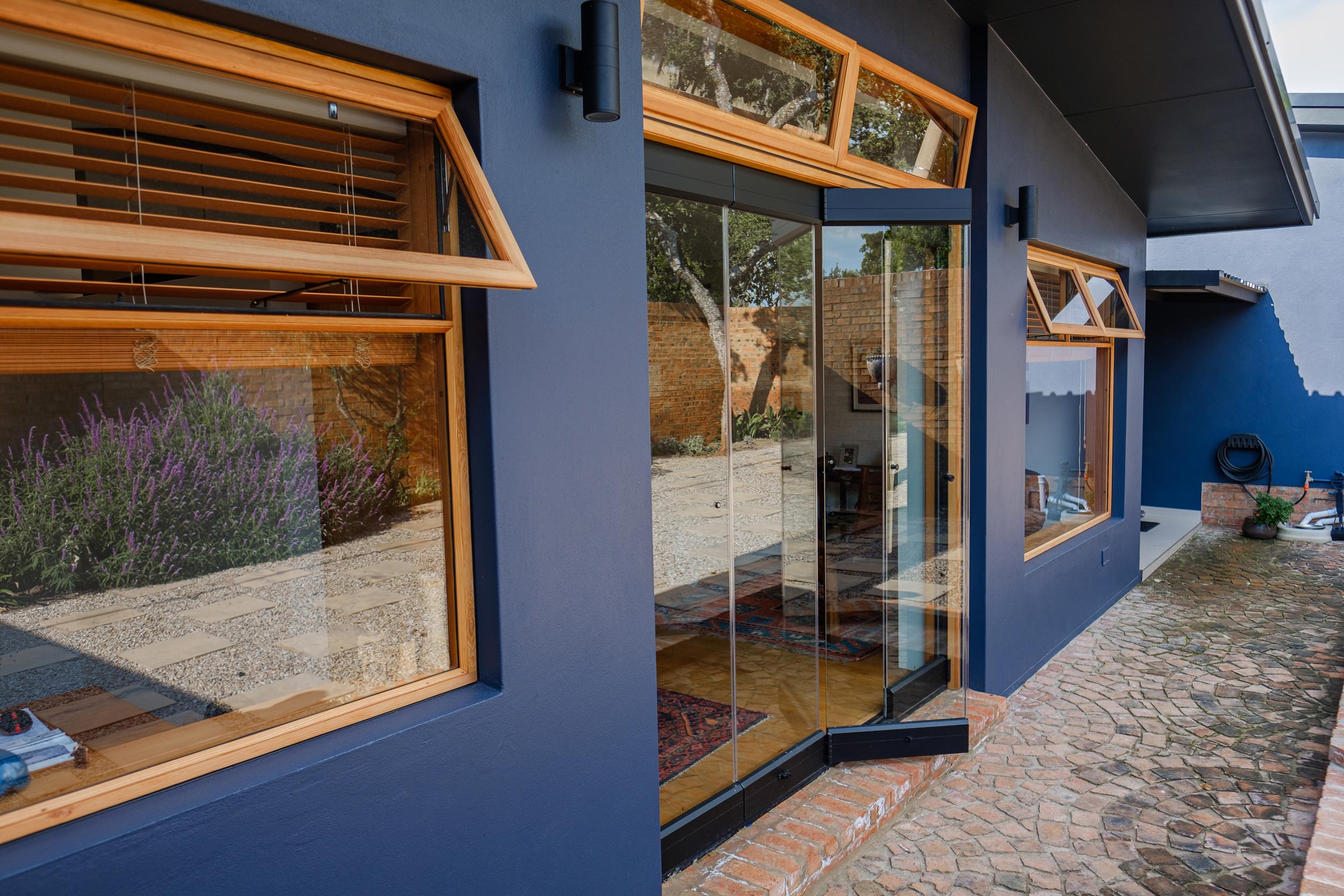 van acht custom doors frameless barn 022